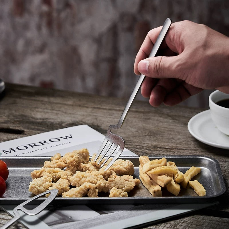 Irregular shape cutlery set